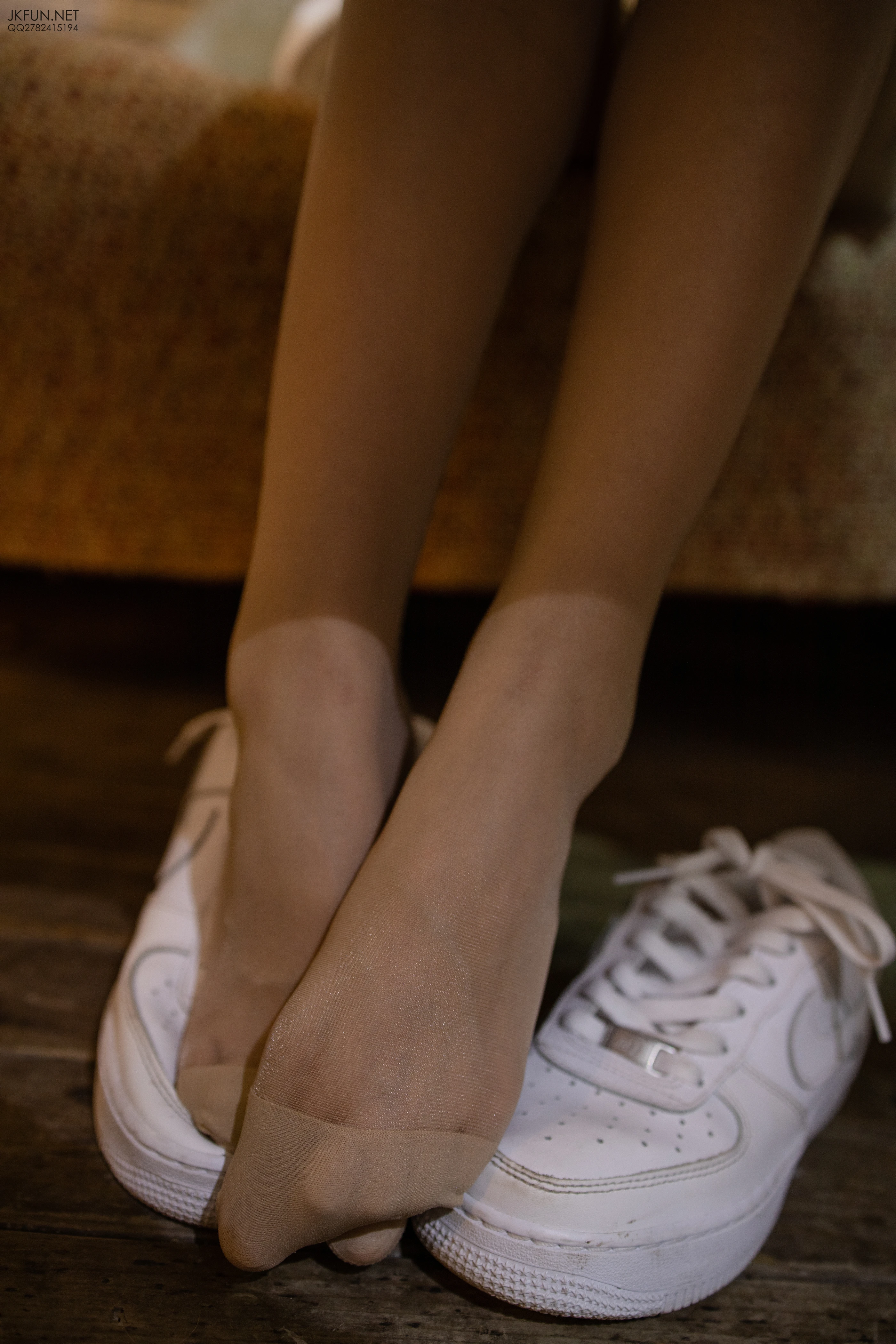 森萝财团 [JKFUN-012] 10D肉丝运动鞋桌下 [102P 1V]插图6